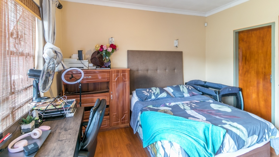 2 Bedroom Property for Sale in Fontainebleau Gauteng