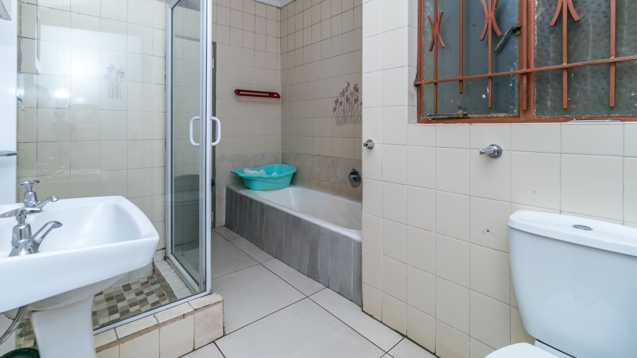 2 Bedroom Property for Sale in Fontainebleau Gauteng