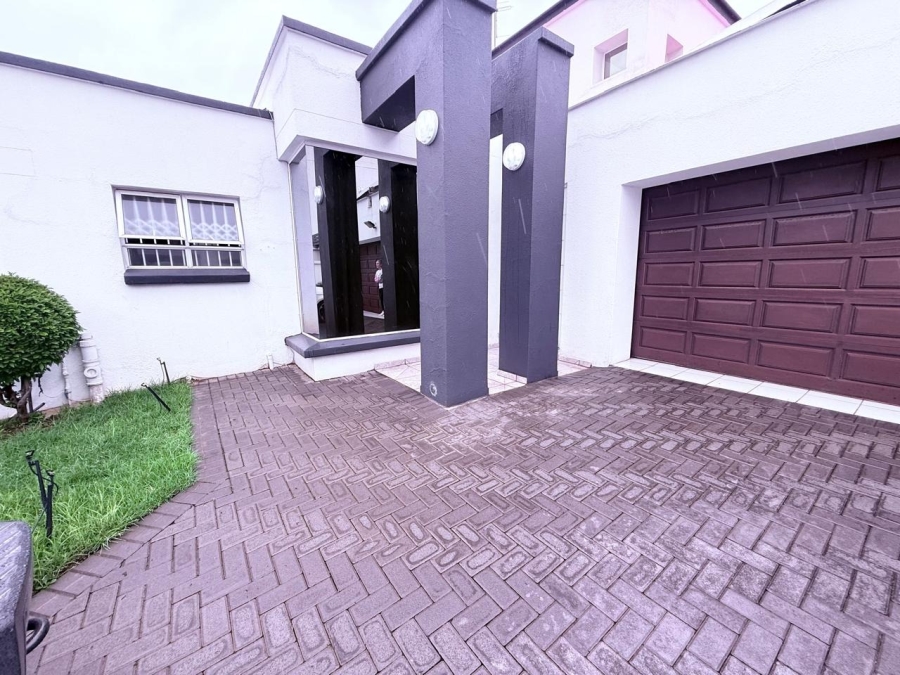 3 Bedroom Property for Sale in Alberante Gauteng