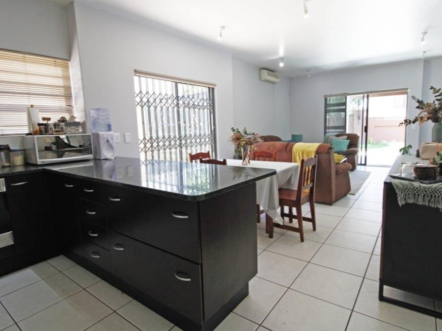 To Let 2 Bedroom Property for Rent in Bryanston Gauteng