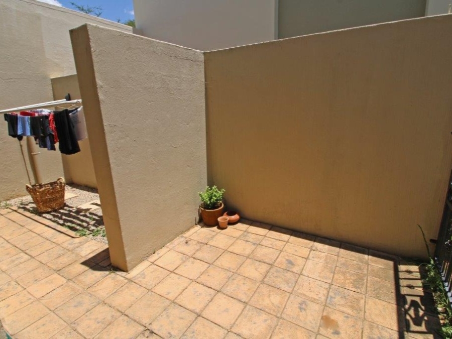 To Let 2 Bedroom Property for Rent in Bryanston Gauteng