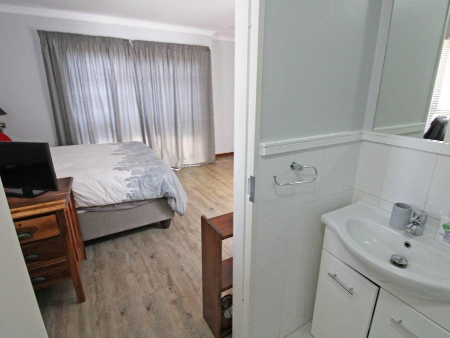 To Let 2 Bedroom Property for Rent in Bryanston Gauteng