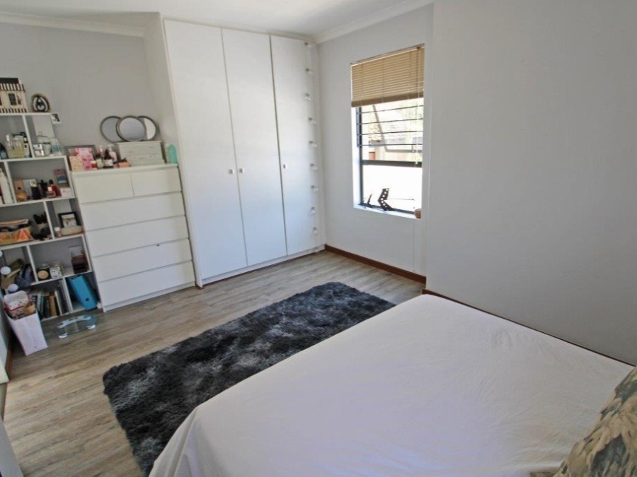 To Let 2 Bedroom Property for Rent in Bryanston Gauteng