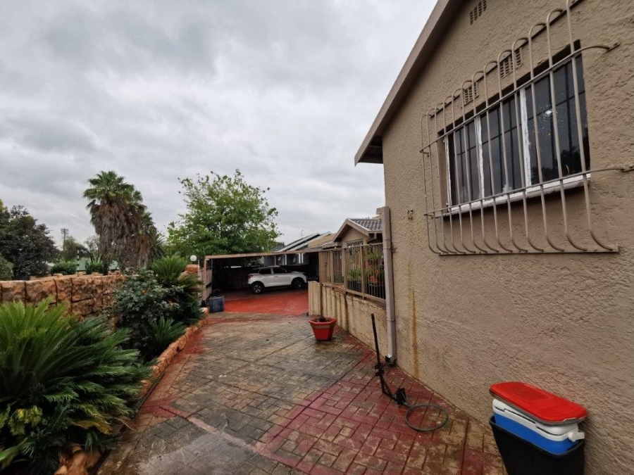 4 Bedroom Property for Sale in Verwoerdpark Gauteng