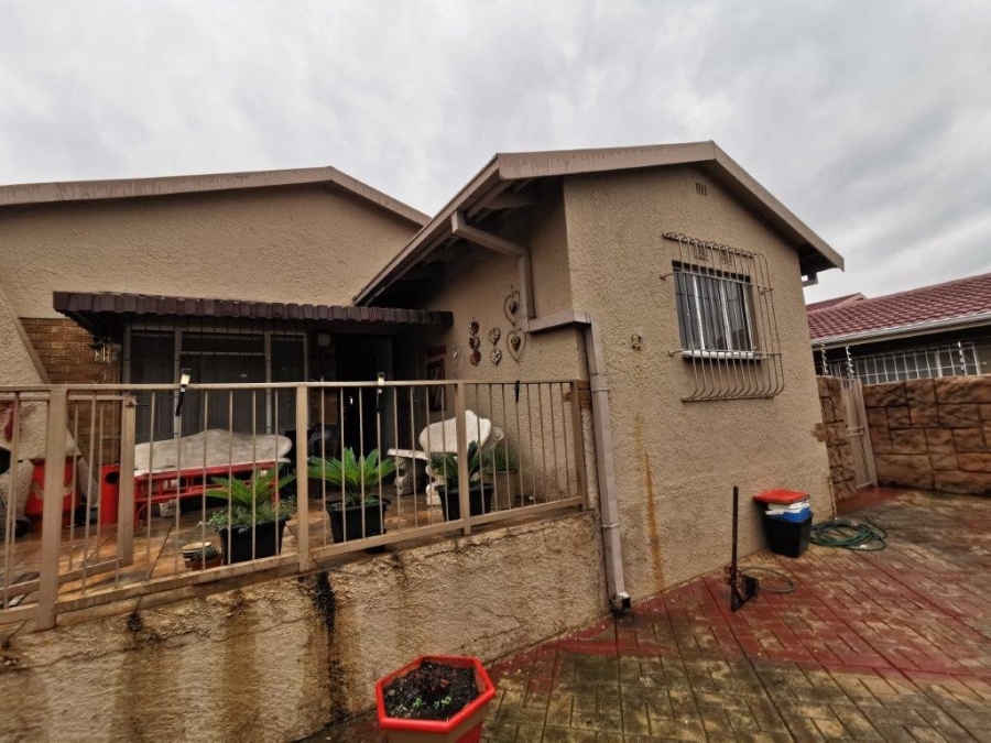 4 Bedroom Property for Sale in Verwoerdpark Gauteng