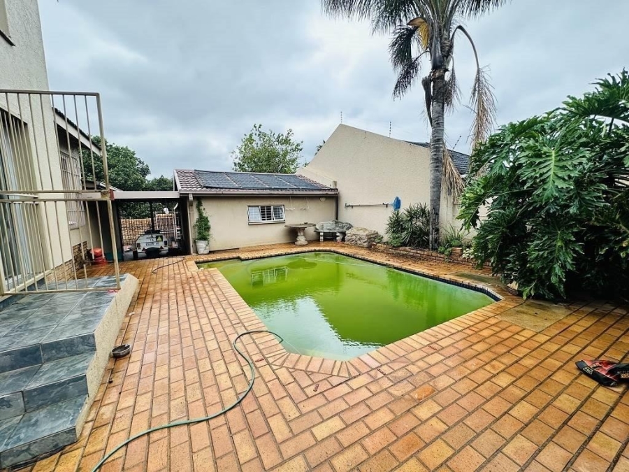 4 Bedroom Property for Sale in Verwoerdpark Gauteng