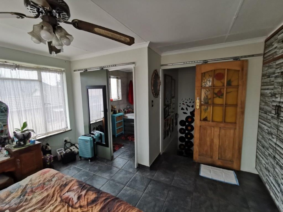 4 Bedroom Property for Sale in Verwoerdpark Gauteng