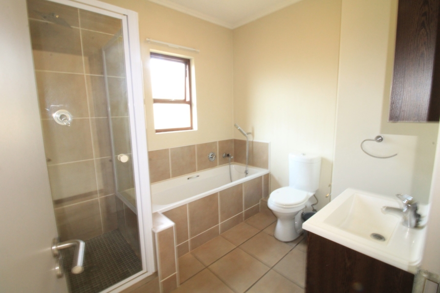 To Let 2 Bedroom Property for Rent in Lonehill Gauteng