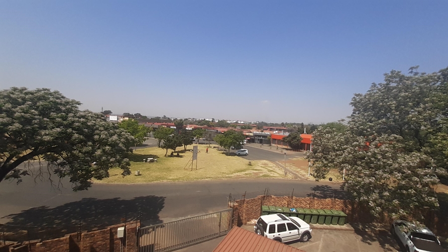 To Let 1 Bedroom Property for Rent in Randhart Gauteng