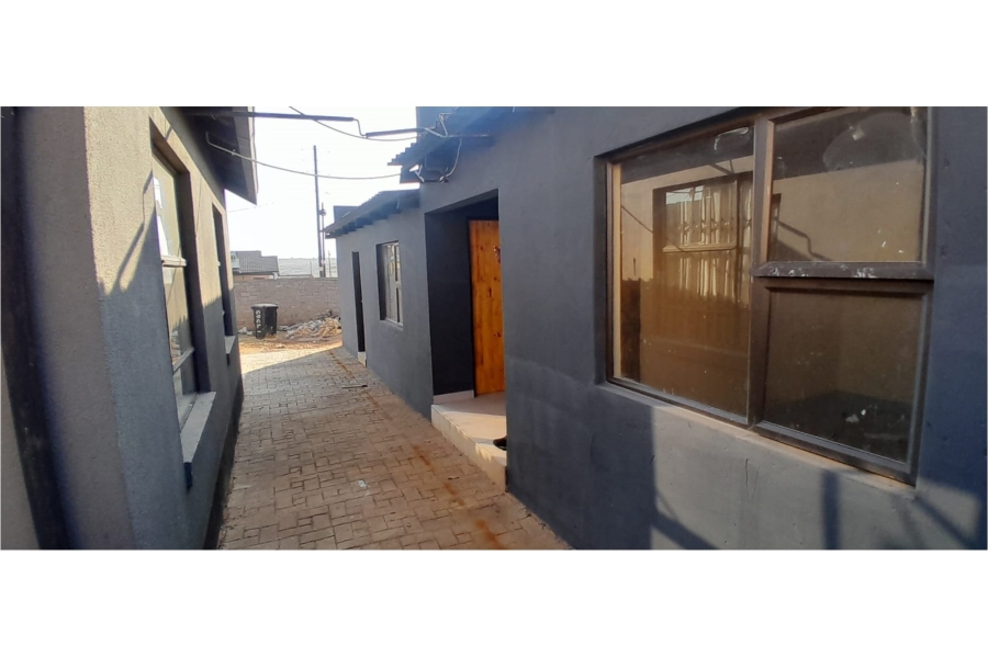 2 Bedroom Property for Sale in Bram Fischerville Gauteng