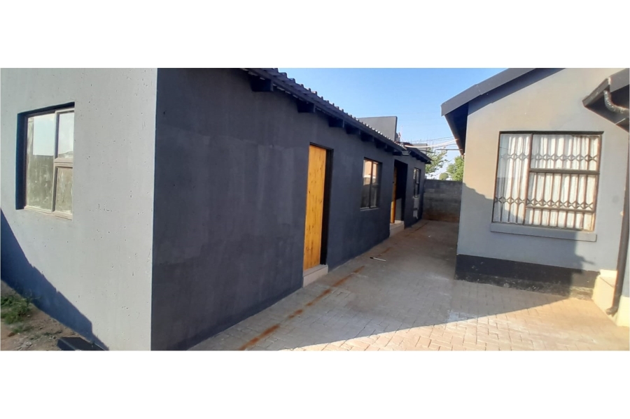 2 Bedroom Property for Sale in Bram Fischerville Gauteng