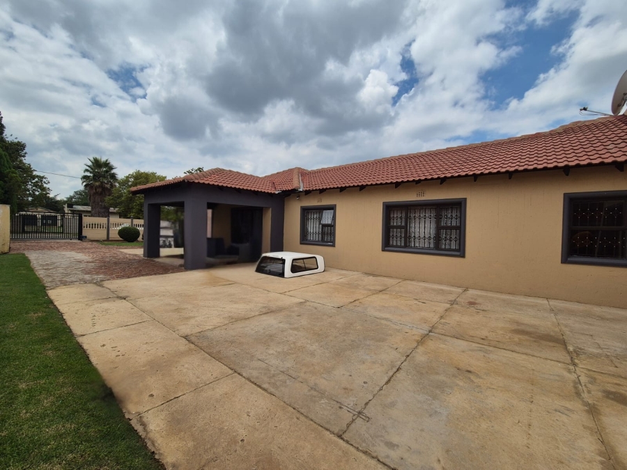 4 Bedroom Property for Sale in Sonland Park Gauteng