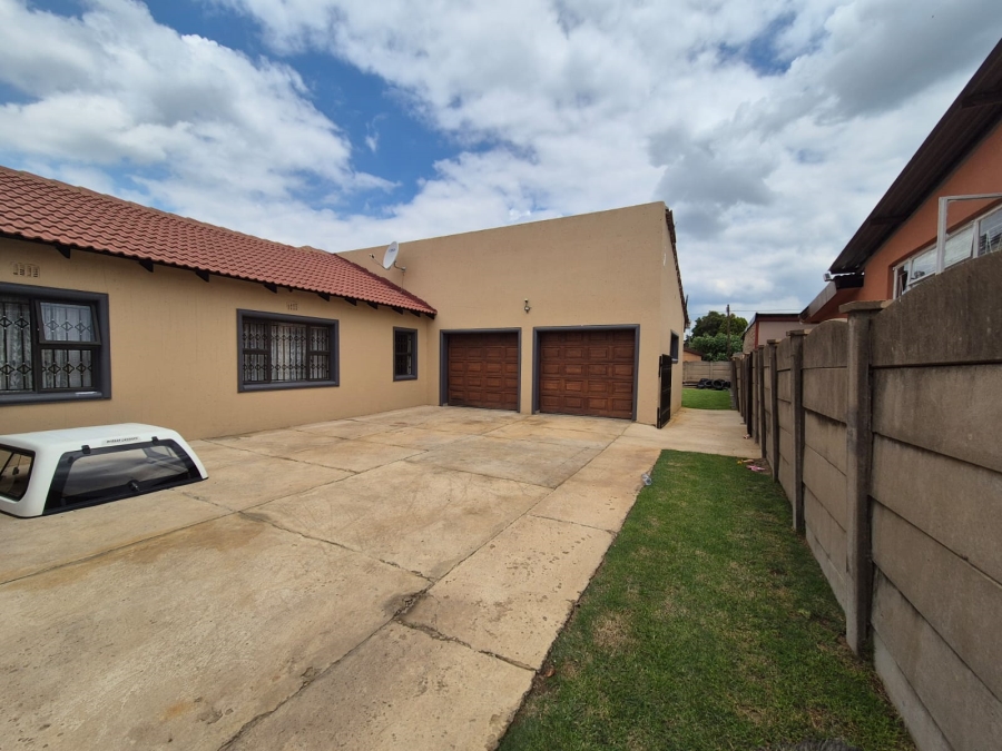 4 Bedroom Property for Sale in Sonland Park Gauteng