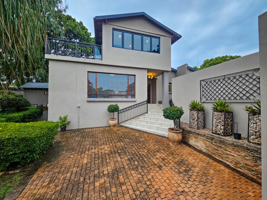 4 Bedroom Property for Sale in Faerie Glen Gauteng