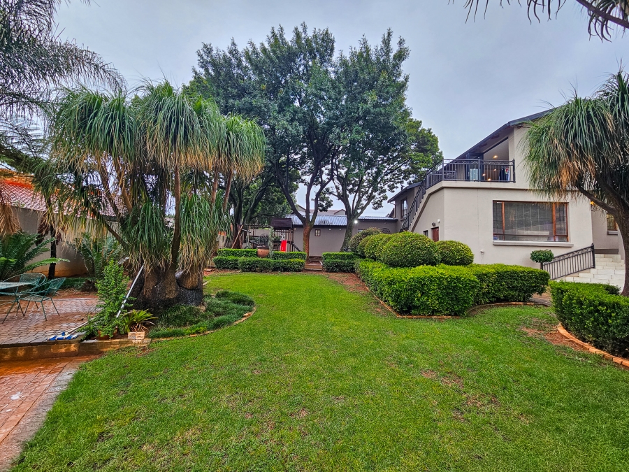 4 Bedroom Property for Sale in Faerie Glen Gauteng