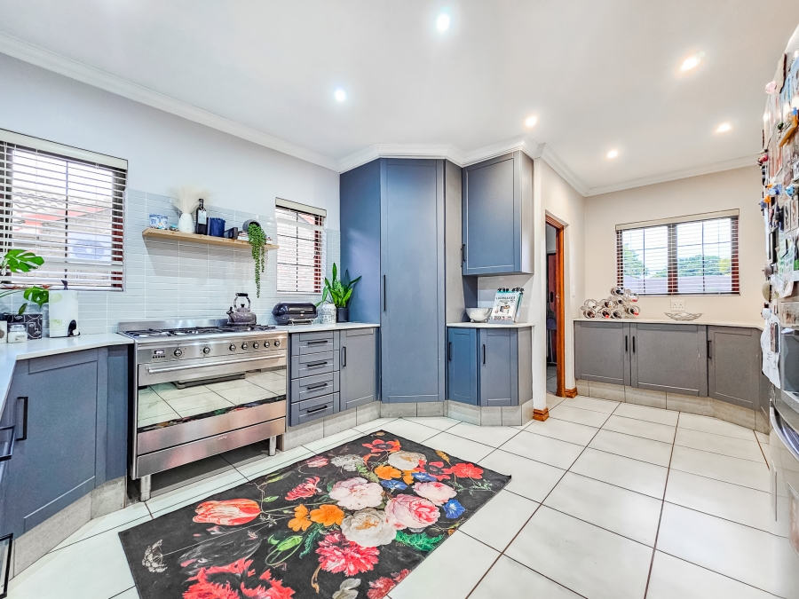 4 Bedroom Property for Sale in Faerie Glen Gauteng