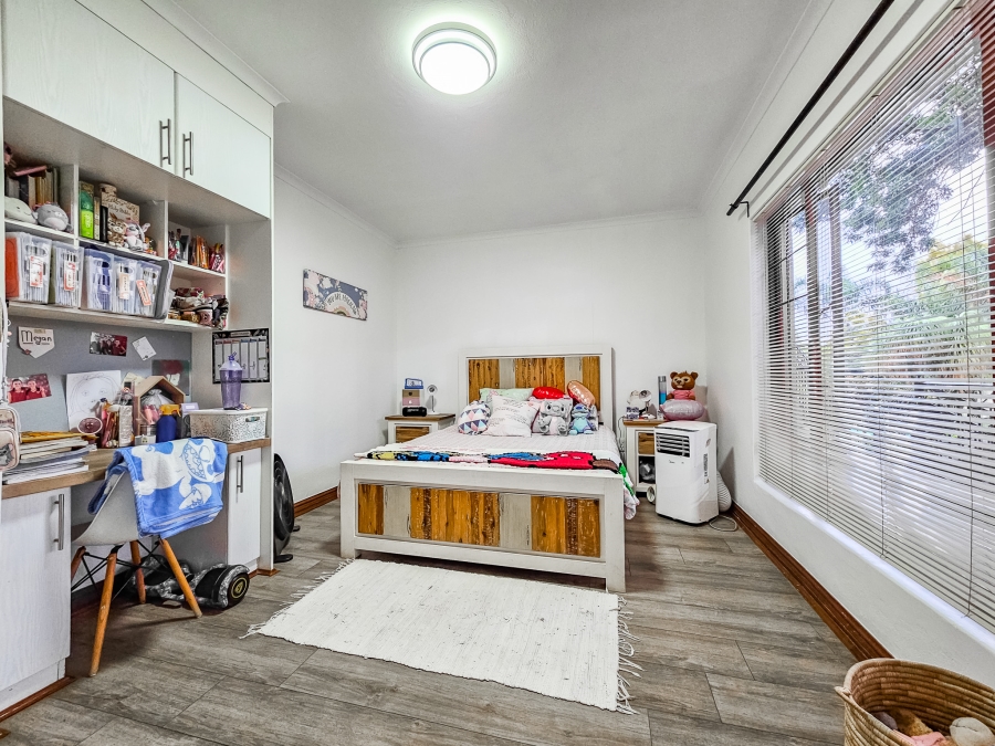 4 Bedroom Property for Sale in Faerie Glen Gauteng