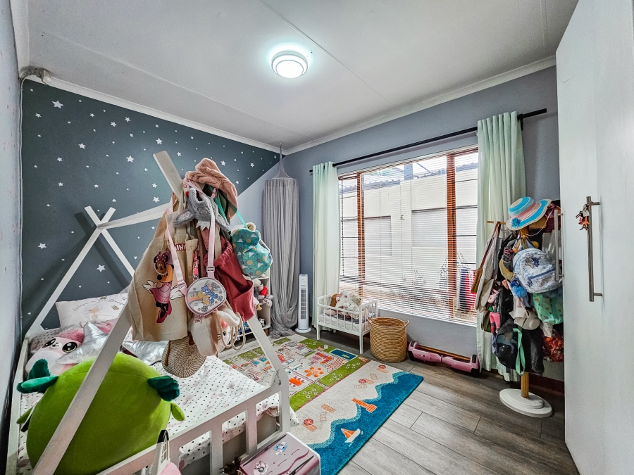 4 Bedroom Property for Sale in Faerie Glen Gauteng