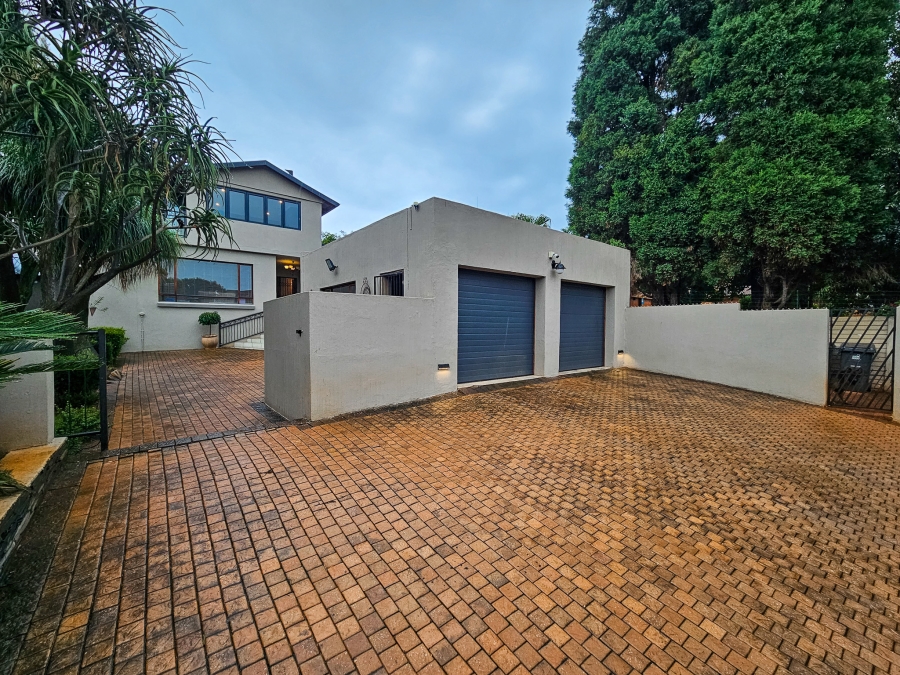 4 Bedroom Property for Sale in Faerie Glen Gauteng