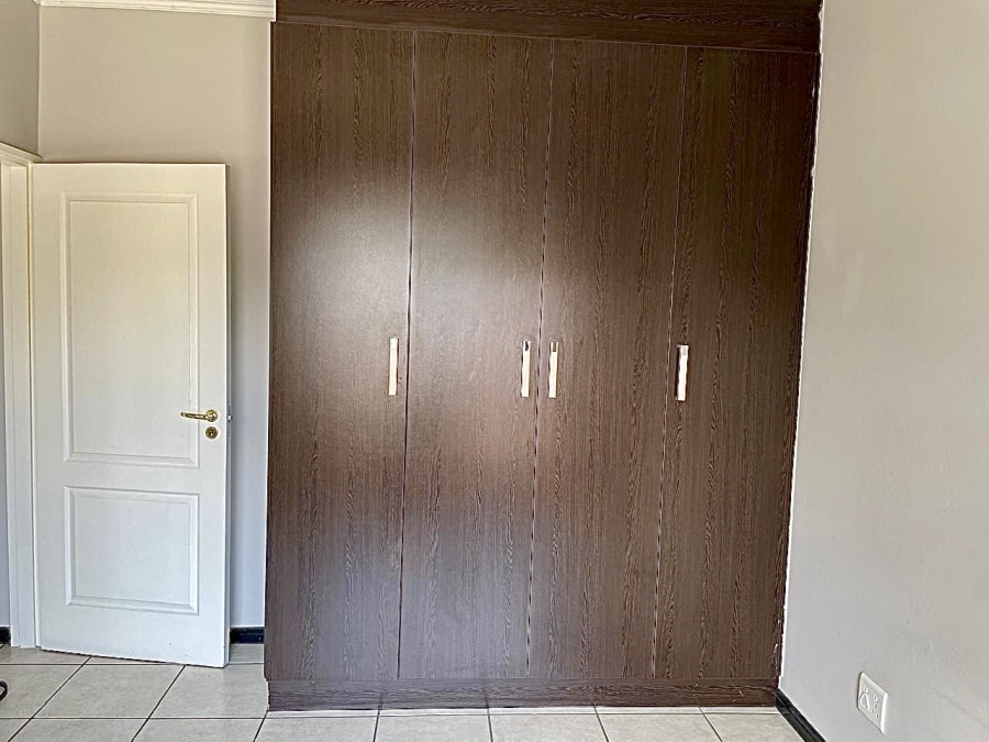 2 Bedroom Property for Sale in Greenstone Gate Gauteng