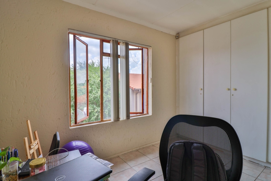 To Let 2 Bedroom Property for Rent in Mulbarton Gauteng