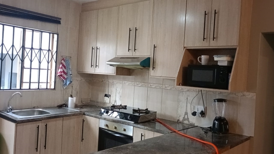 2 Bedroom Property for Sale in Crystal Park Gauteng