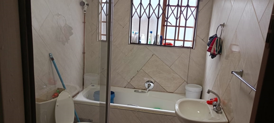 2 Bedroom Property for Sale in Crystal Park Gauteng