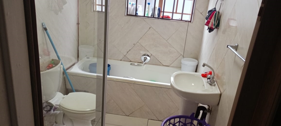 2 Bedroom Property for Sale in Crystal Park Gauteng