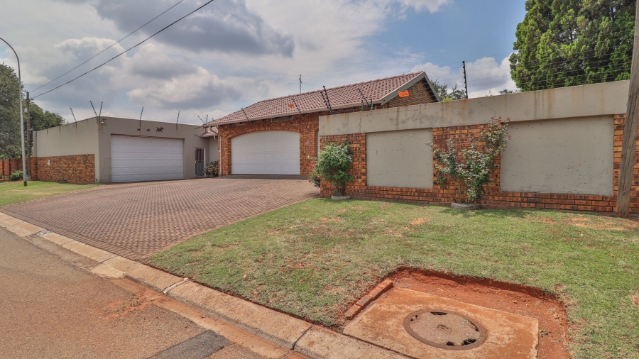 4 Bedroom Property for Sale in Dalpark Proper Gauteng