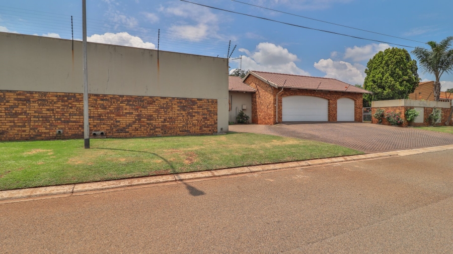 4 Bedroom Property for Sale in Dalpark Proper Gauteng