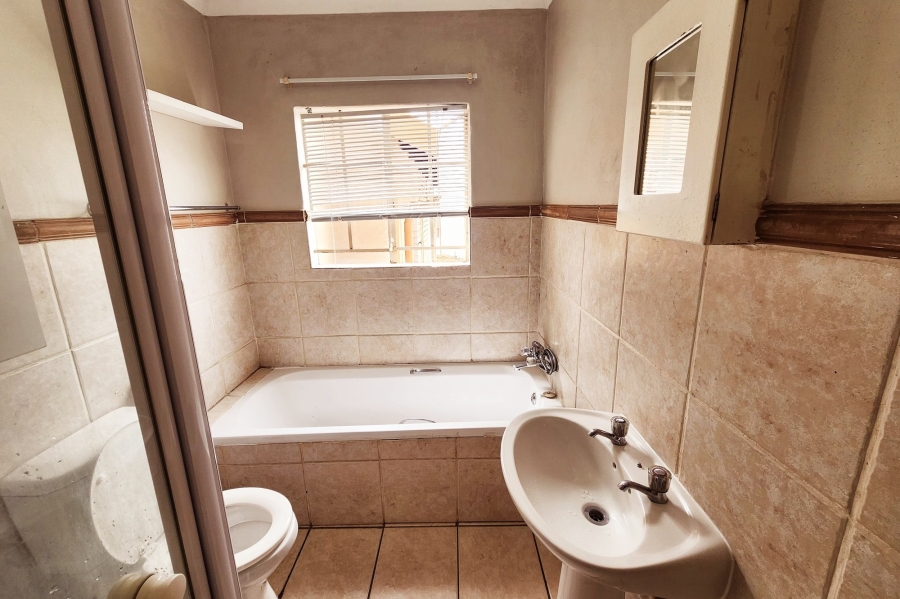 2 Bedroom Property for Sale in Amberfield Gauteng