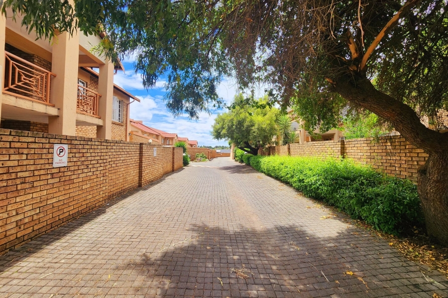 2 Bedroom Property for Sale in Amberfield Gauteng