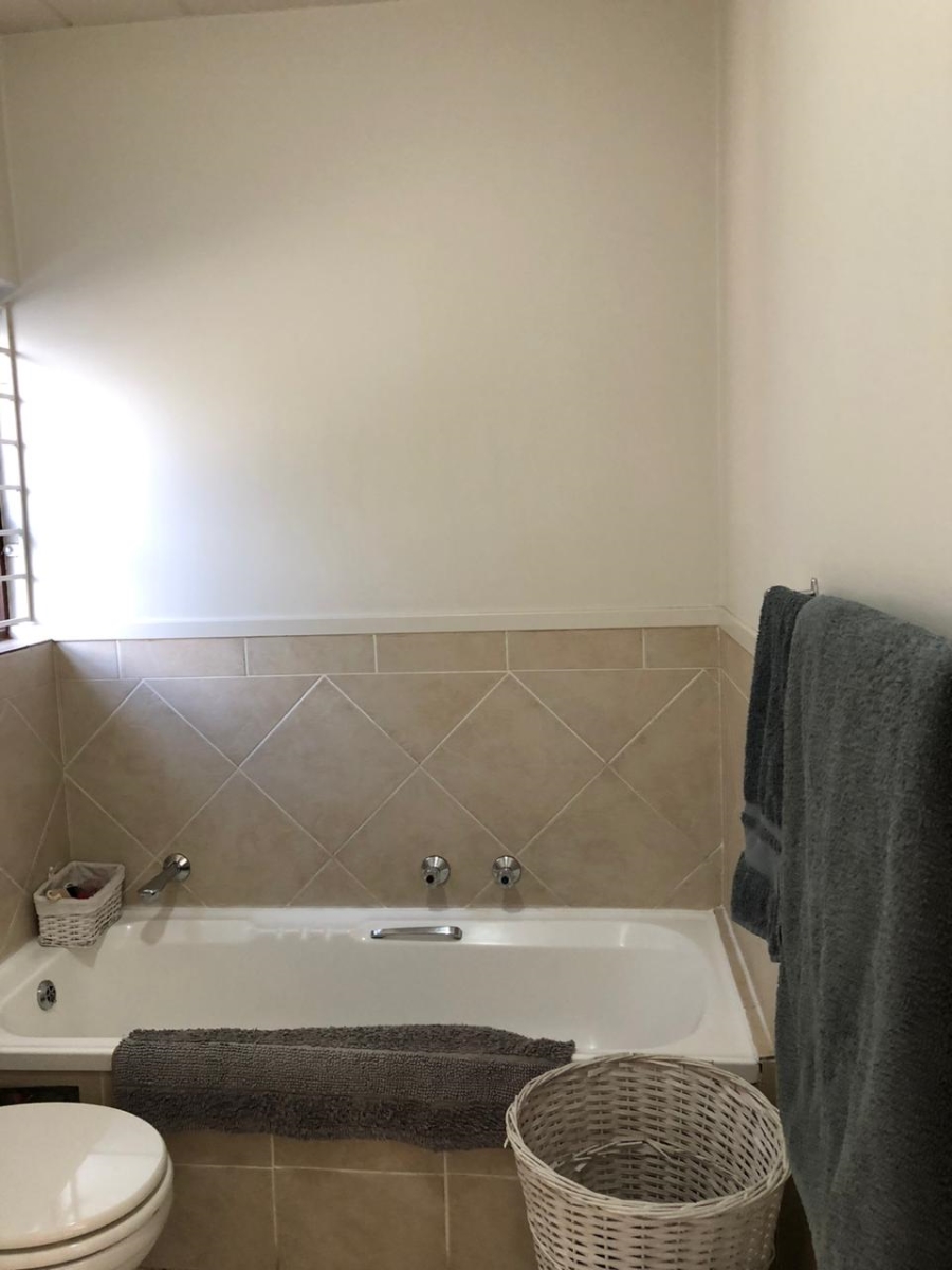 1 Bedroom Property for Sale in Waverley Gauteng