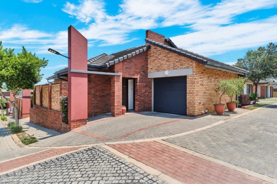 2 Bedroom Property for Sale in North Riding Gauteng