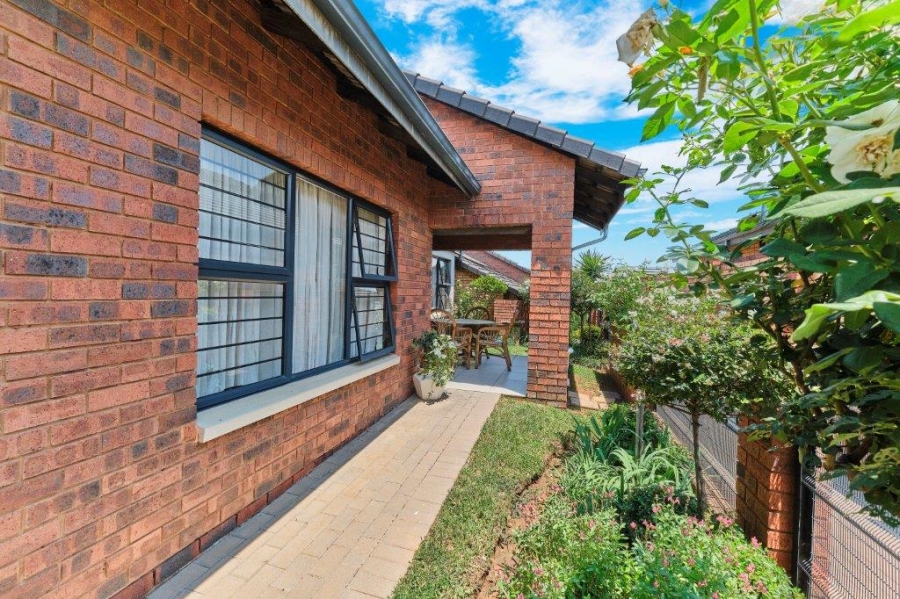 2 Bedroom Property for Sale in North Riding Gauteng