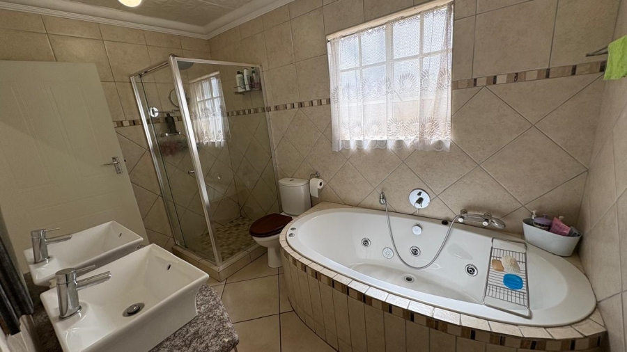 2 Bedroom Property for Sale in Beyers Park Gauteng