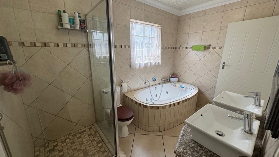 2 Bedroom Property for Sale in Beyers Park Gauteng