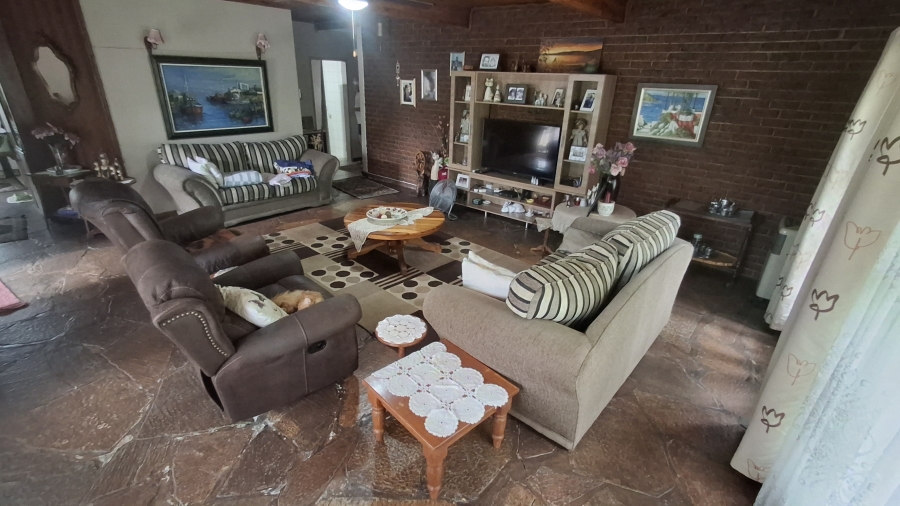 6 Bedroom Property for Sale in Dorandia Gauteng