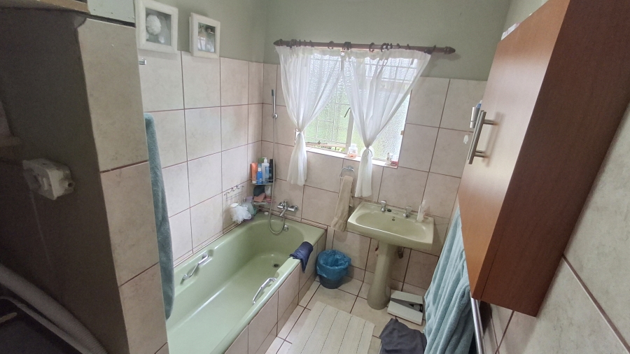 6 Bedroom Property for Sale in Dorandia Gauteng