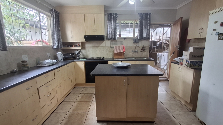 6 Bedroom Property for Sale in Dorandia Gauteng