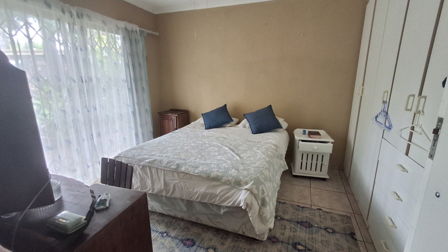 6 Bedroom Property for Sale in Dorandia Gauteng