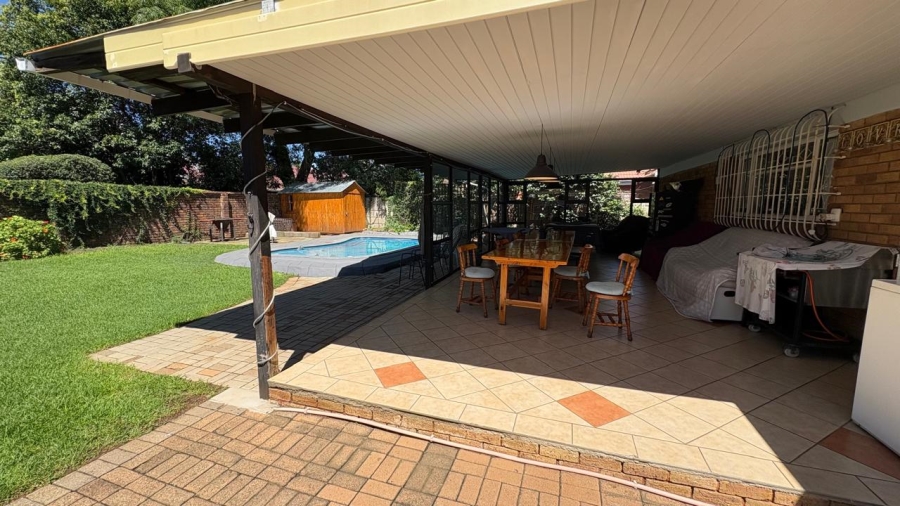 3 Bedroom Property for Sale in Bardene Gauteng