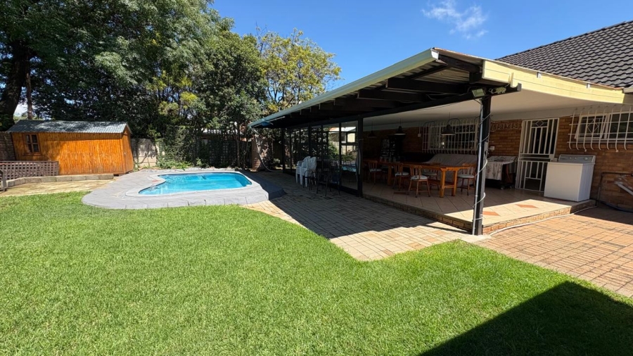 3 Bedroom Property for Sale in Bardene Gauteng