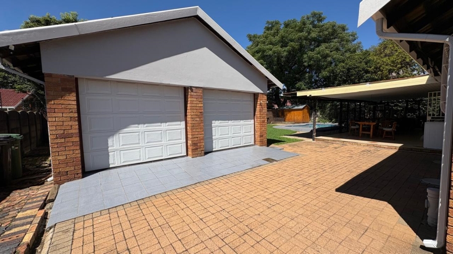 3 Bedroom Property for Sale in Bardene Gauteng