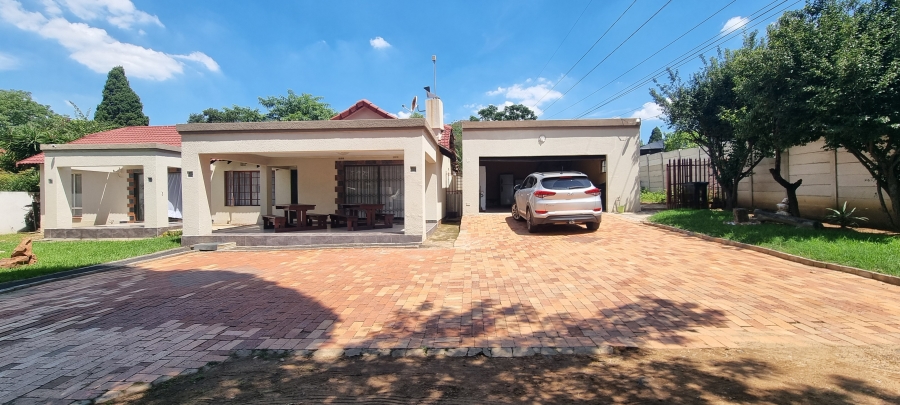 3 Bedroom Property for Sale in Bromhof Gauteng