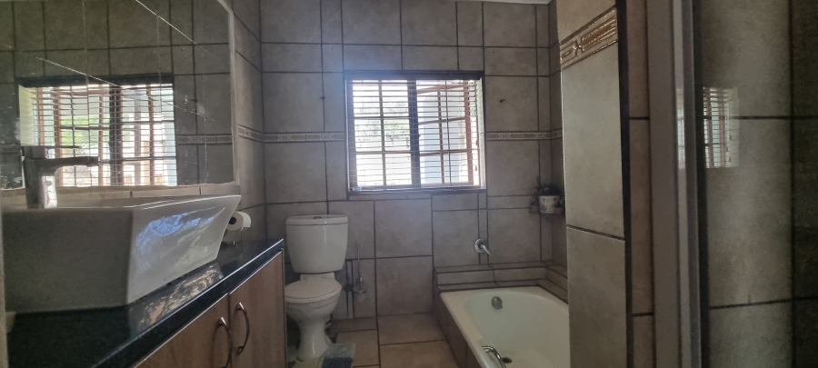 3 Bedroom Property for Sale in Bromhof Gauteng