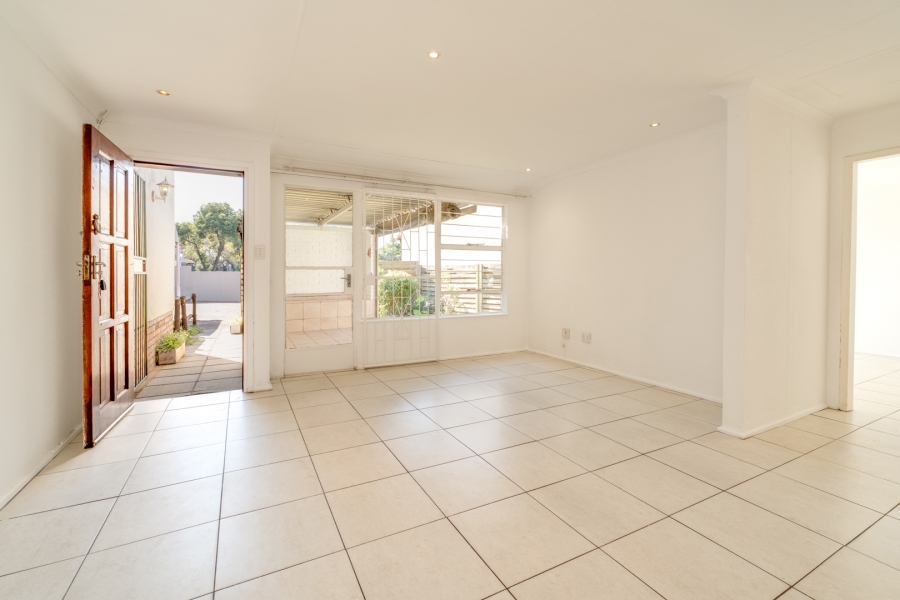 2 Bedroom Property for Sale in Magaliessig Gauteng