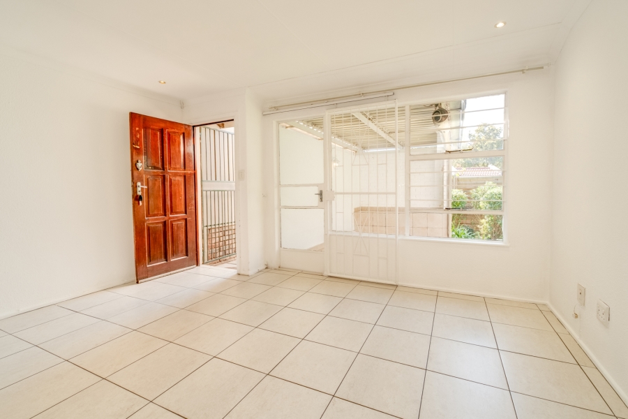2 Bedroom Property for Sale in Magaliessig Gauteng