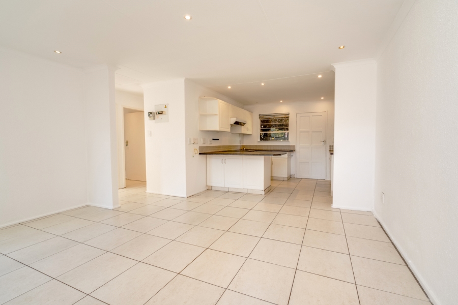 2 Bedroom Property for Sale in Magaliessig Gauteng