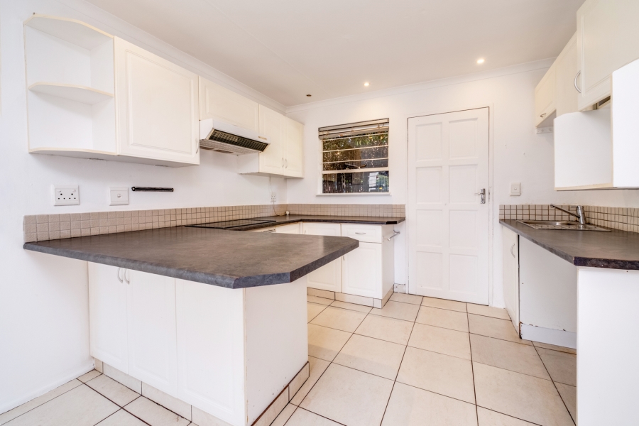 2 Bedroom Property for Sale in Magaliessig Gauteng